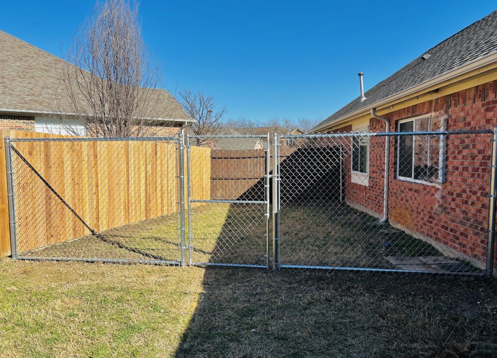 chainlink fence in fortworth